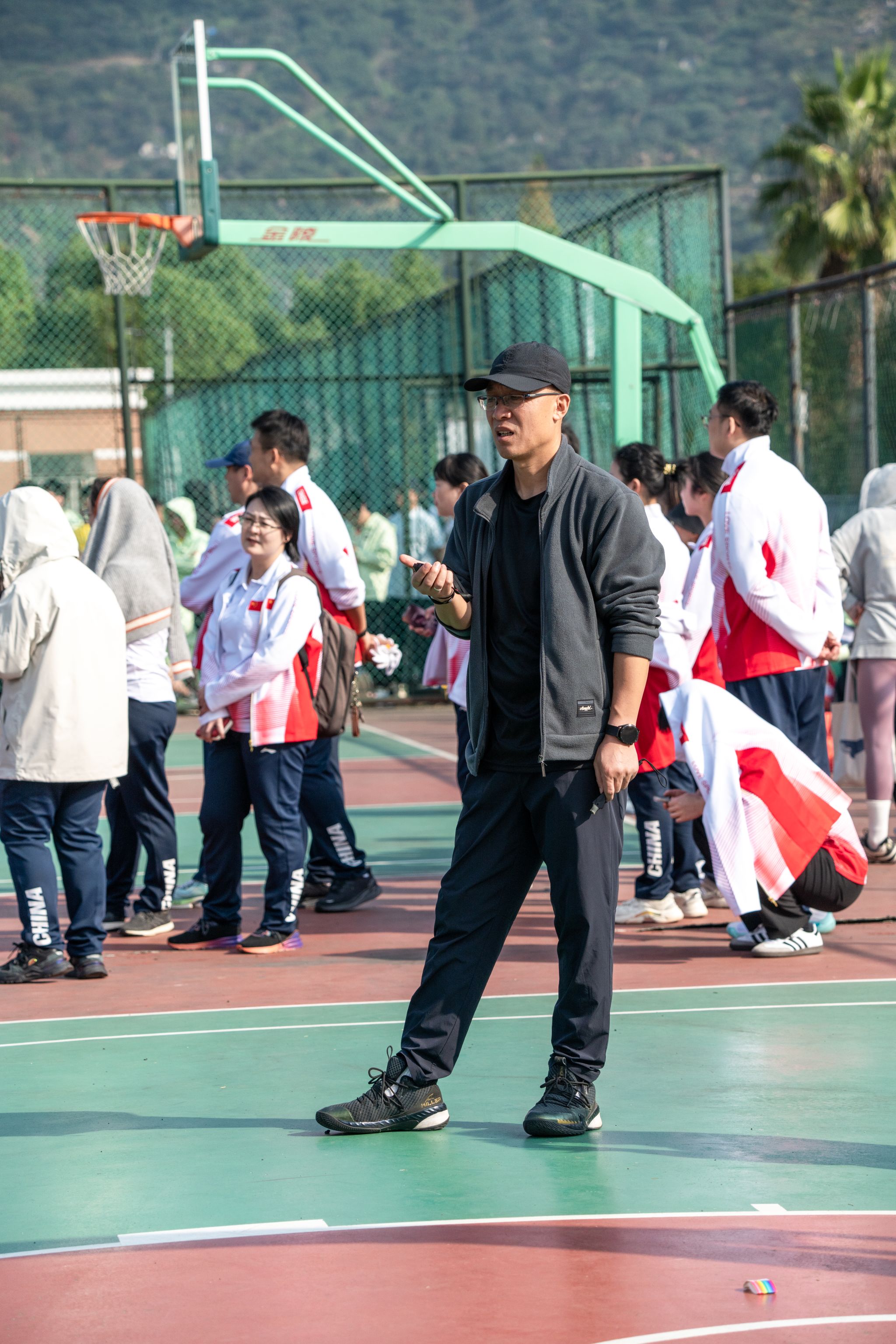 开云体育官方网站-台前幕后，体育英雄展现风采