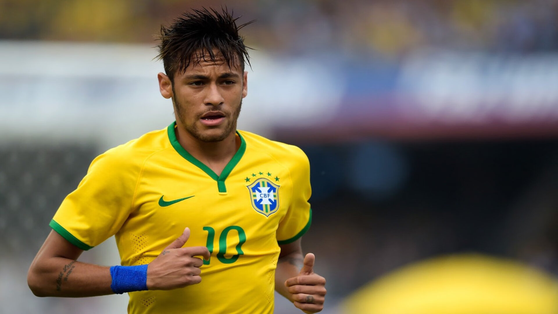 开云体育APP下载-绿茵场上的双重奏，拜仁铁蹄碾压那不勒斯，德布劳内魔法刷新纪录