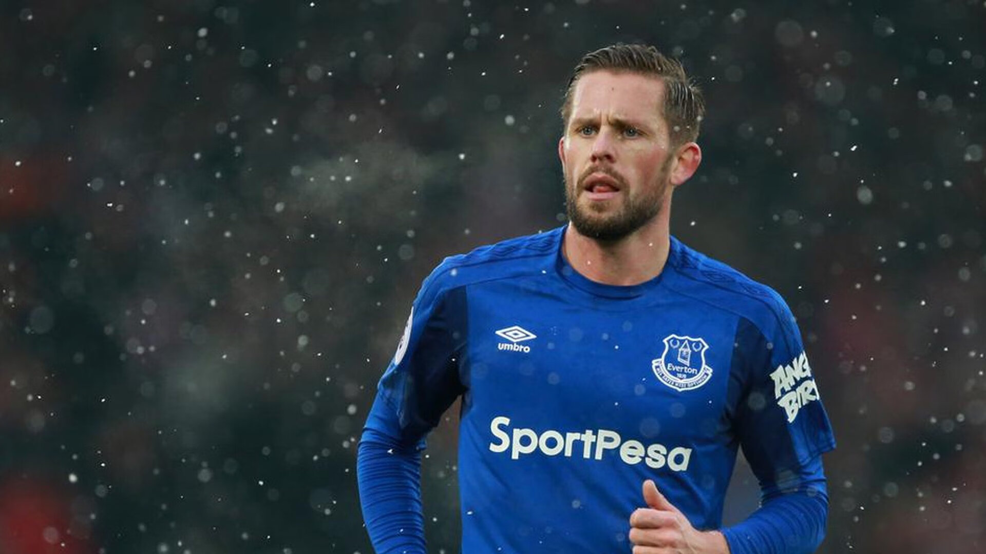 赛道与球场，当保罗在F1街道赛接管，开拓者已稳稳锁定休斯顿